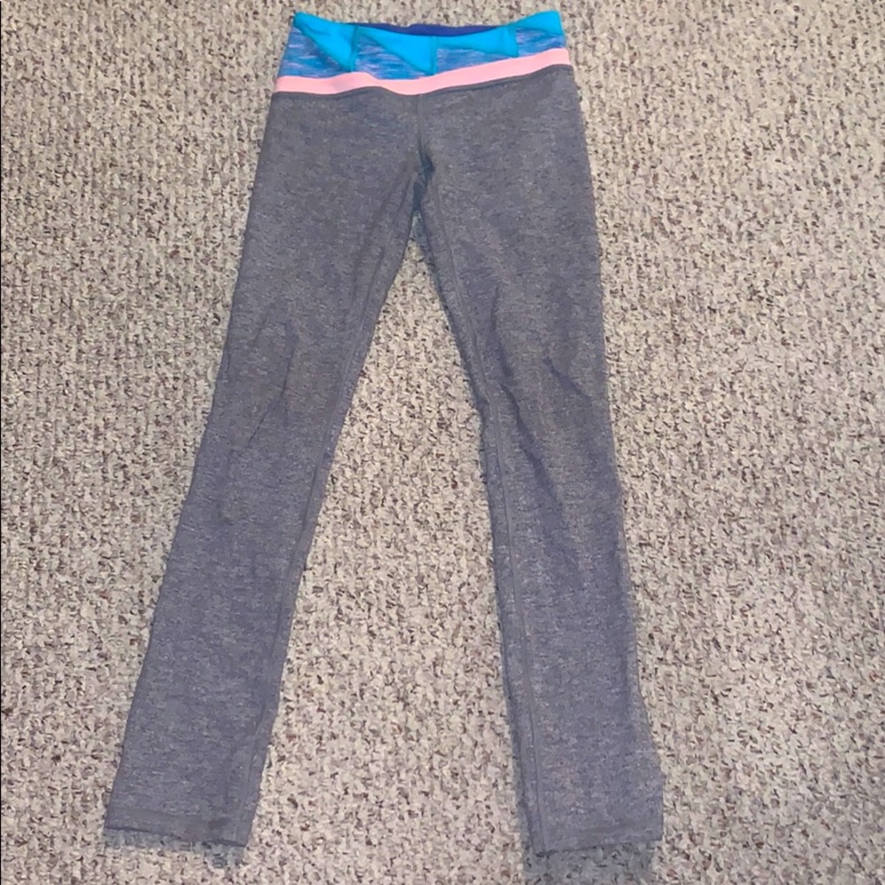 ivivva gray pants with design on the waist size 10